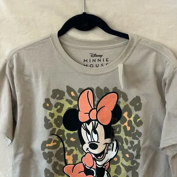 Disney T-Shirt Women's Size XL Color Gray Minnie Mouse Graphic T-Shirt. NWT - Picture 3 of 10